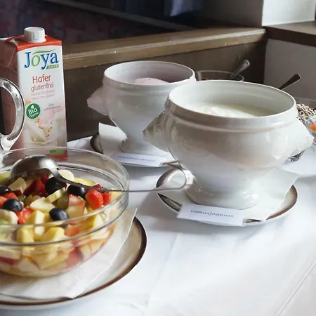Dietl Hotel Laces